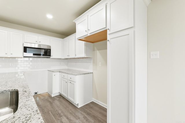 111 LLOYD HENDERSON Road, Beebe, AR 72012