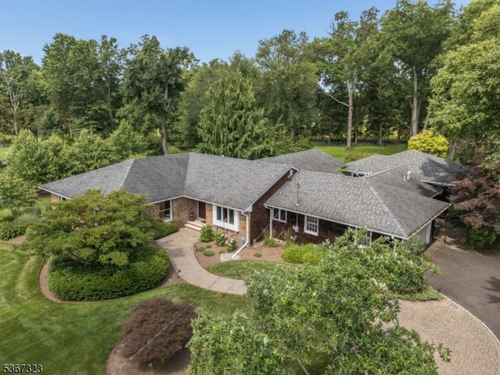 6 Fairway Ct, Bridgewater Twp., NJ 08807
