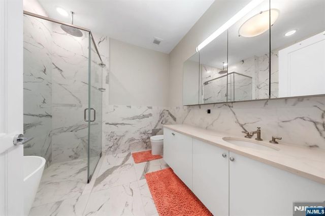 3 Somerset Lane x307, Edgewater, NJ 07020