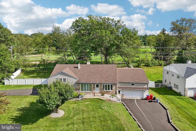 865 WORTHINGTON DR, Warminster, PA 18974