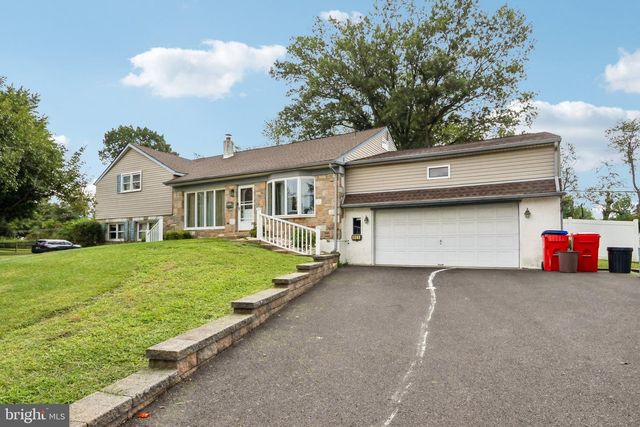865 WORTHINGTON DR, Warminster, PA 18974