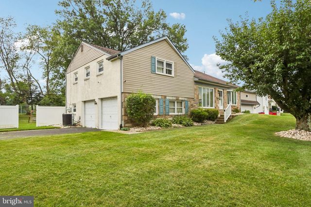 865 WORTHINGTON DR, Warminster, PA 18974