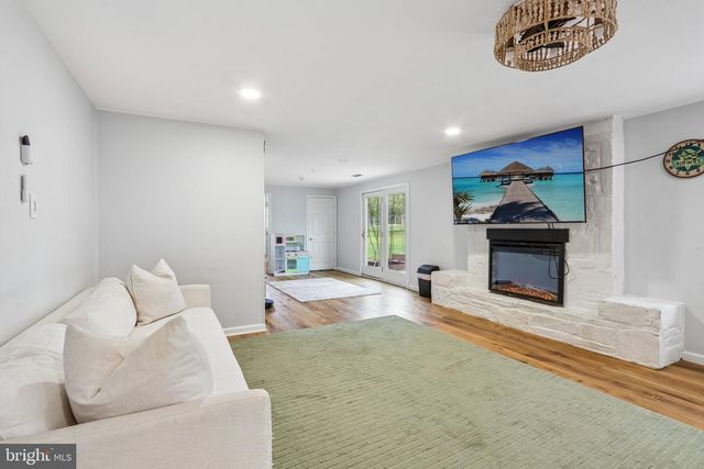 865 WORTHINGTON DR, Warminster, PA 18974