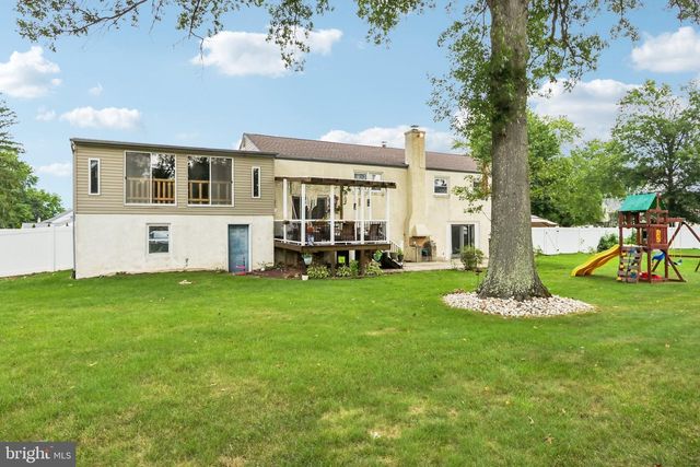 865 WORTHINGTON DR, Warminster, PA 18974