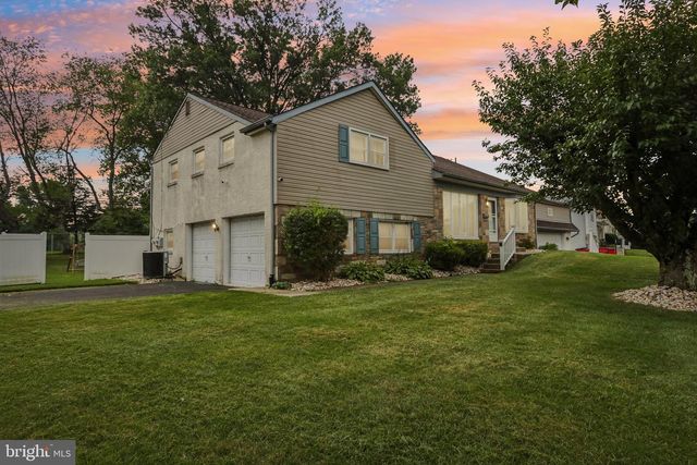 865 WORTHINGTON DR, Warminster, PA 18974