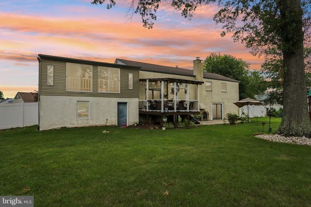 865 WORTHINGTON DR, Warminster, PA 18974