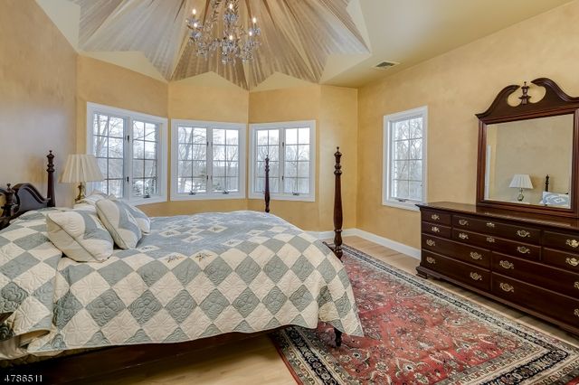 5 Queens Ct, Mendham Twp., NJ 07960