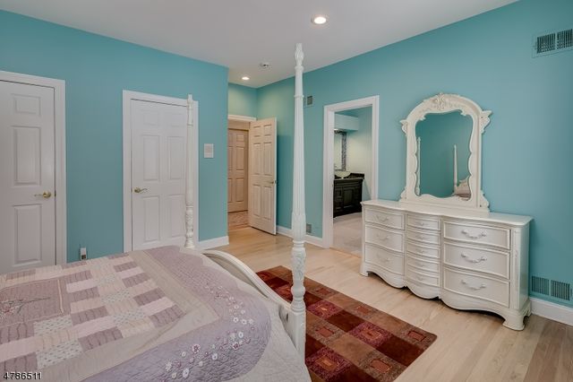 5 Queens Ct, Mendham Twp., NJ 07960