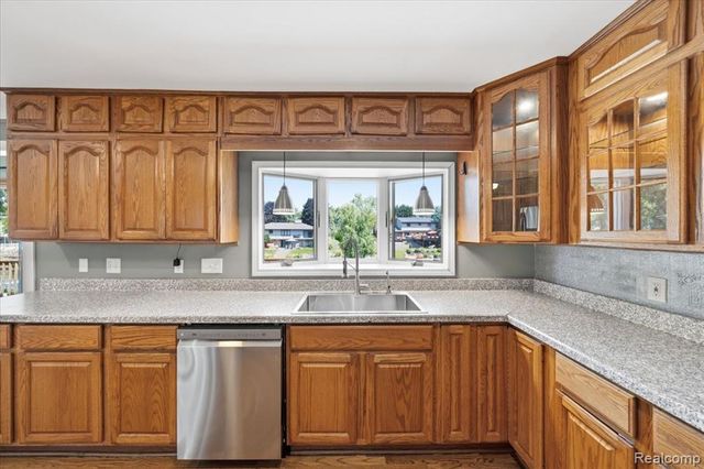 1888 Squaw Lagoon Drive, Oxford, MI 48371