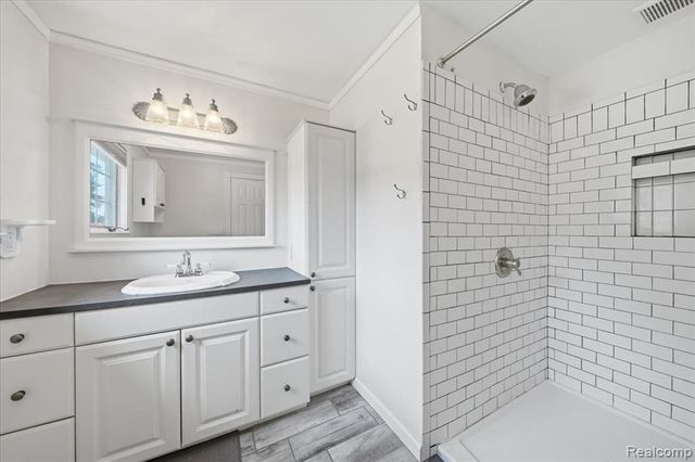 1888 Squaw Lagoon Drive, Oxford, MI 48371