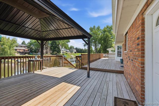 1888 Squaw Lagoon Drive, Oxford, MI 48371