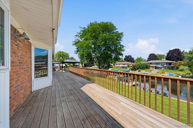 1888 Squaw Lagoon Drive, Oxford, MI 48371