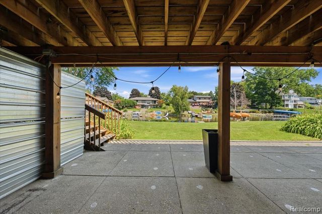 1888 Squaw Lagoon Drive, Oxford, MI 48371