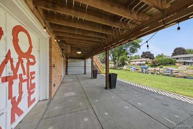 1888 Squaw Lagoon Drive, Oxford, MI 48371