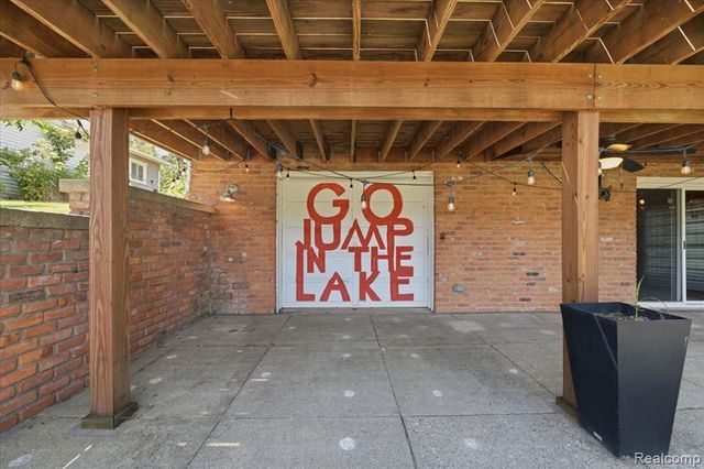 1888 Squaw Lagoon Drive, Oxford, MI 48371