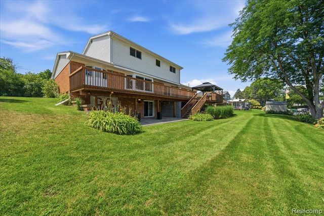 1888 Squaw Lagoon Drive, Oxford, MI 48371