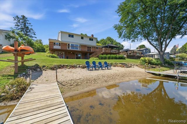 1888 Squaw Lagoon Drive, Oxford, MI 48371