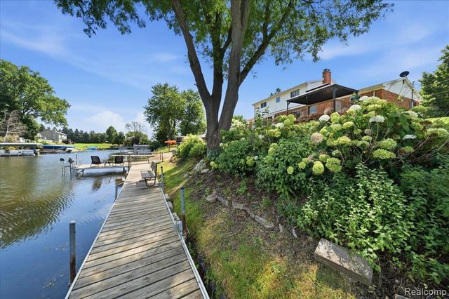 1888 Squaw Lagoon Drive, Oxford, MI 48371