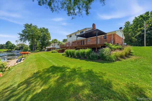 1888 Squaw Lagoon Drive, Oxford, MI 48371
