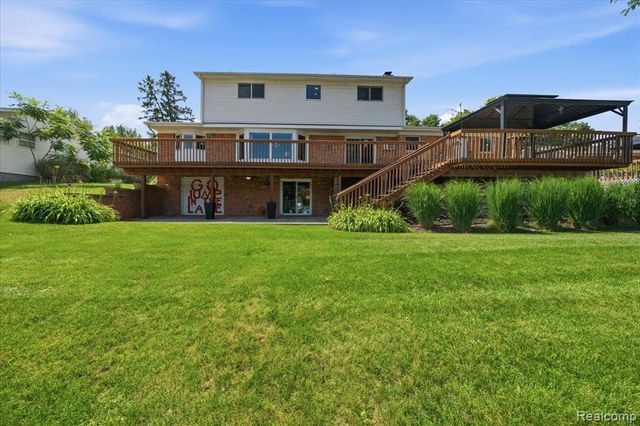 1888 Squaw Lagoon Drive, Oxford, MI 48371