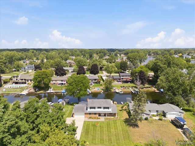 1888 Squaw Lagoon Drive, Oxford, MI 48371