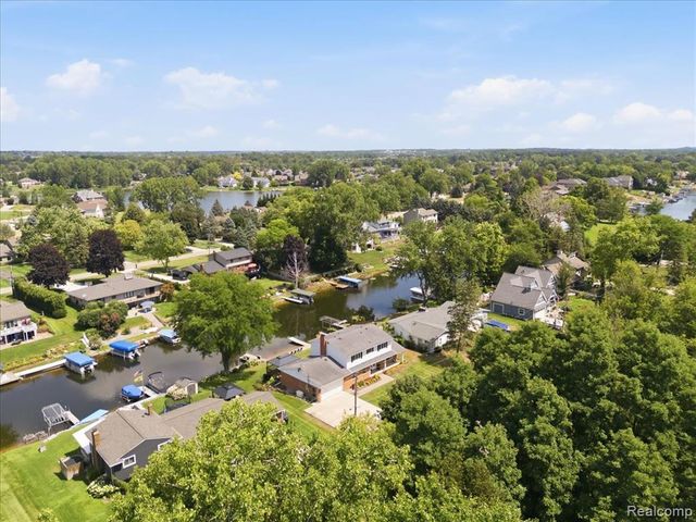 1888 Squaw Lagoon Drive, Oxford, MI 48371