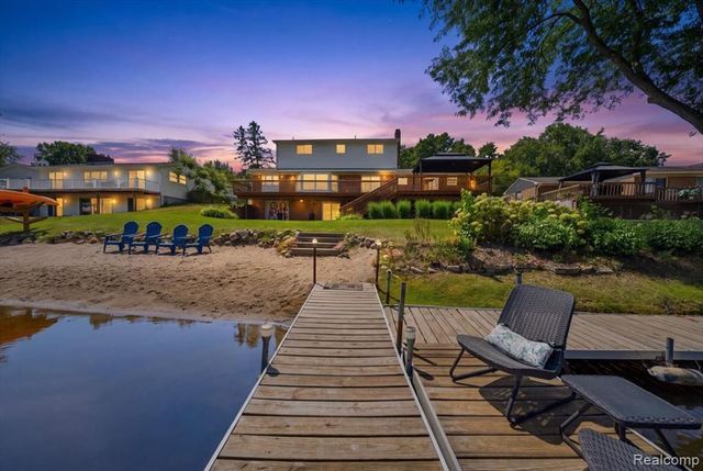 1888 Squaw Lagoon Drive, Oxford, MI 48371