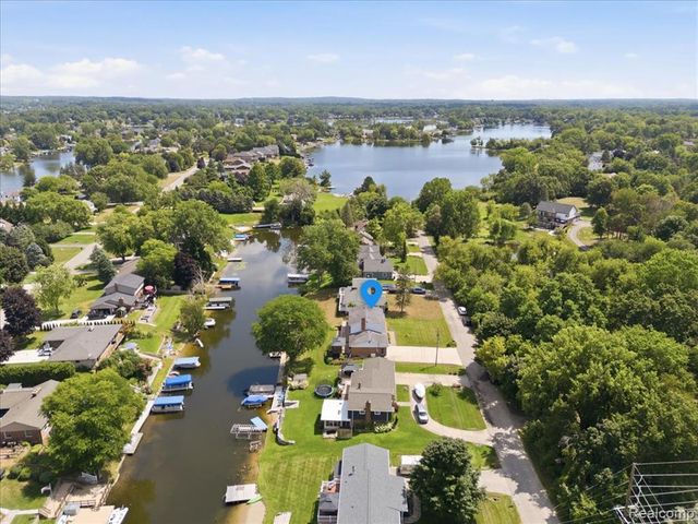 1888 Squaw Lagoon Drive, Oxford, MI 48371