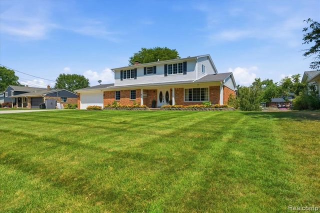 1888 Squaw Lagoon Drive, Oxford, MI 48371