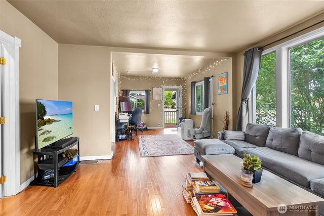 715 S Oakes Street, Tacoma, WA 98405