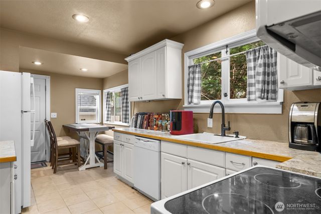 715 S Oakes Street, Tacoma, WA 98405