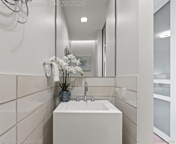 34977 Woodward Avenue 450, Birmingham, MI 48009