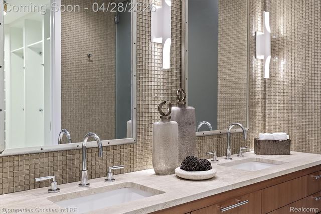 34977 Woodward Avenue 450, Birmingham, MI 48009