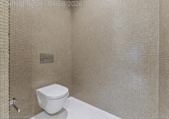 34977 Woodward Avenue 450, Birmingham, MI 48009