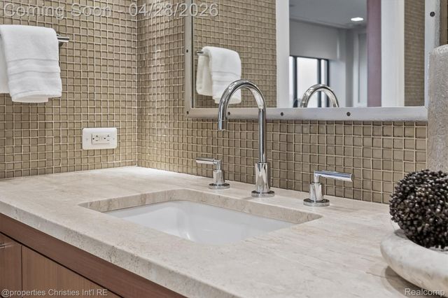 34977 Woodward Avenue 450, Birmingham, MI 48009