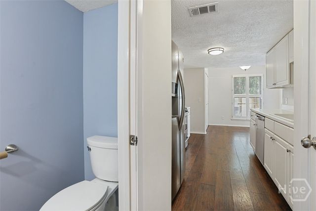 459 Mall 68, Savannah, GA 31406