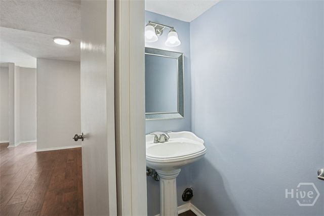 459 Mall 68, Savannah, GA 31406