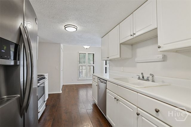 459 Mall 68, Savannah, GA 31406