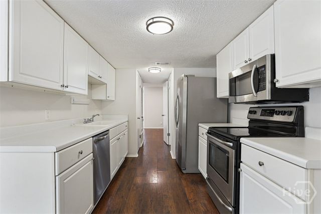 459 Mall 68, Savannah, GA 31406