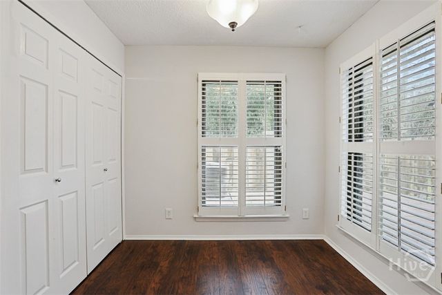 459 Mall 68, Savannah, GA 31406