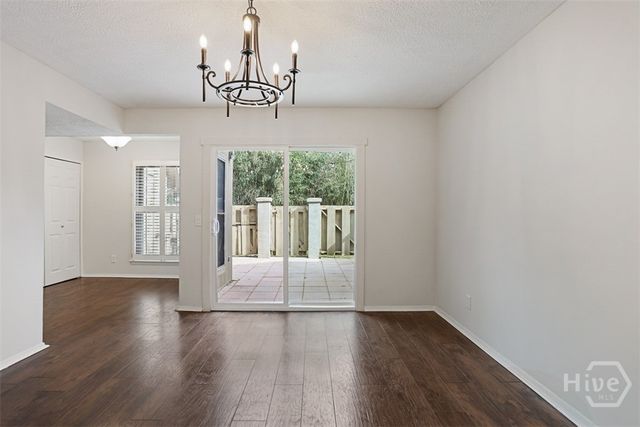 459 Mall 68, Savannah, GA 31406