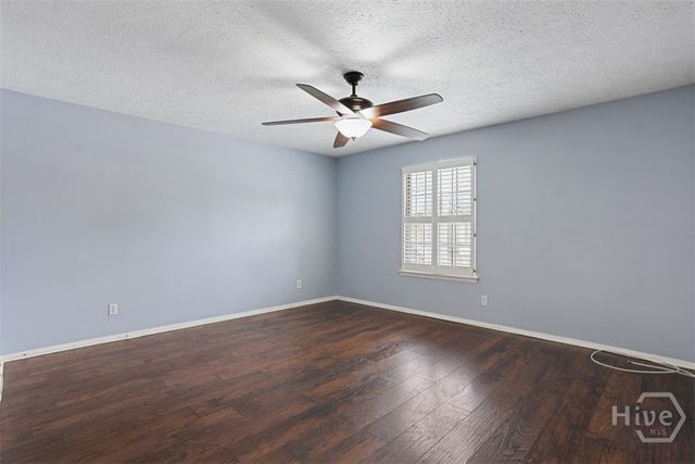 459 Mall 68, Savannah, GA 31406