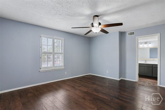 459 Mall 68, Savannah, GA 31406