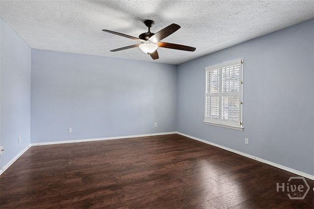 459 Mall 68, Savannah, GA 31406