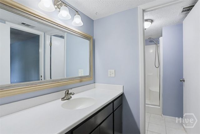 459 Mall 68, Savannah, GA 31406