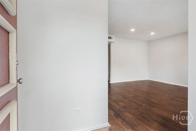 459 Mall 68, Savannah, GA 31406