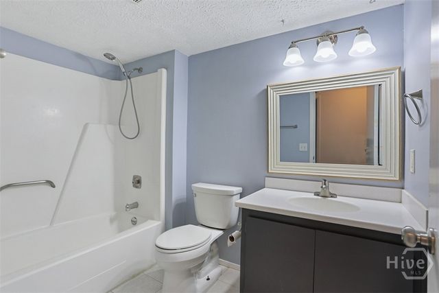 459 Mall 68, Savannah, GA 31406