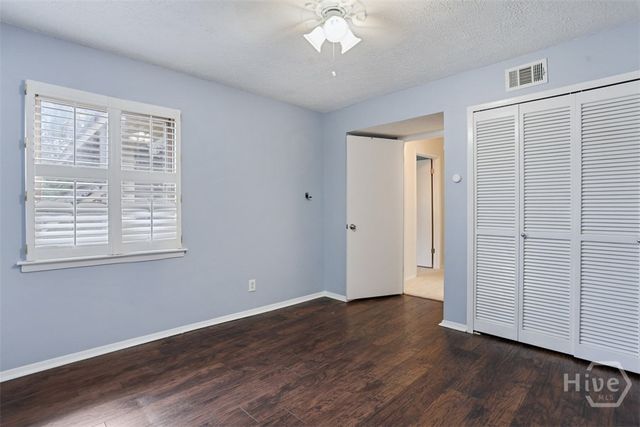 459 Mall 68, Savannah, GA 31406