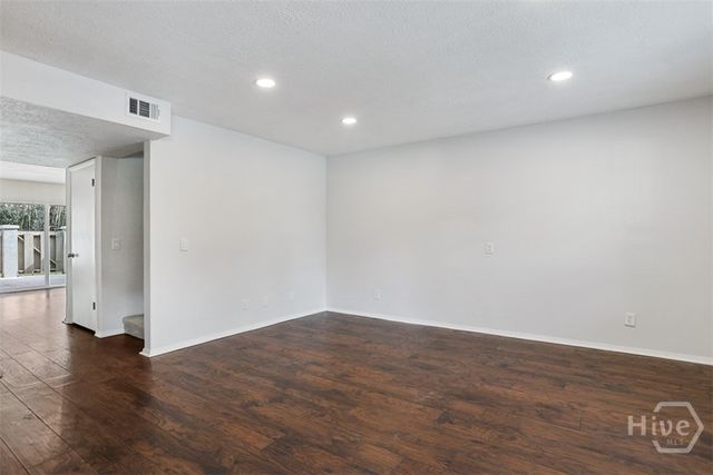 459 Mall 68, Savannah, GA 31406