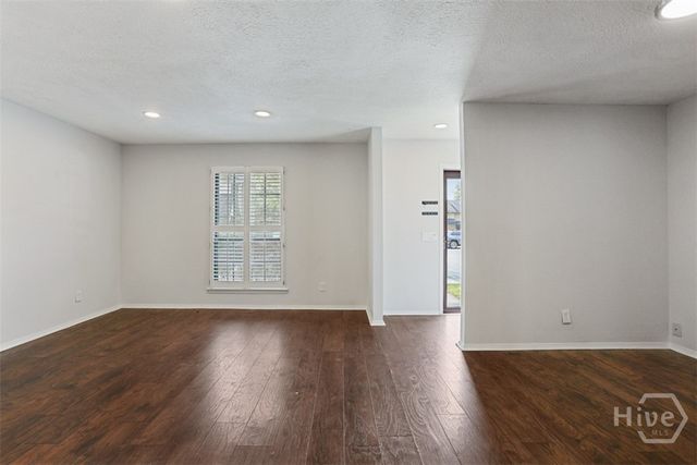 459 Mall 68, Savannah, GA 31406